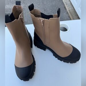 A New Day Taupe & Black Women’s Devan Winter Boots - Size: 9.5